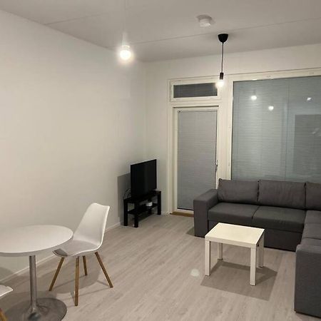 Ihana Huoneisto Juna Aseman Vieressae. Vantaa Exterior foto
